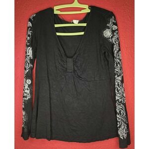 Black‎ Long Sleeve V Neck Top Floral Sleeve Details Blouse
